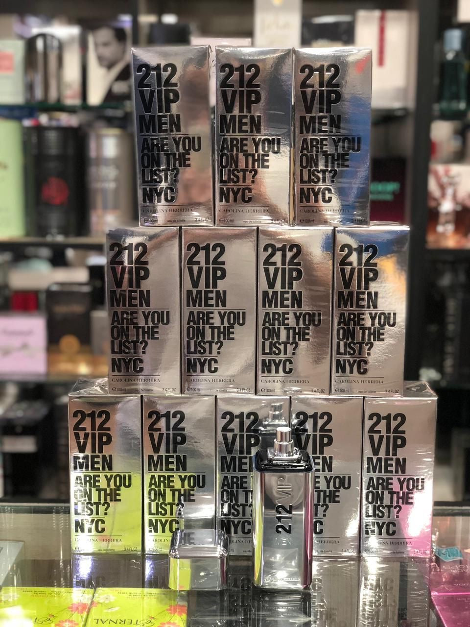 Carolina Herrera 212 VIP Men de 100ml Línea económica